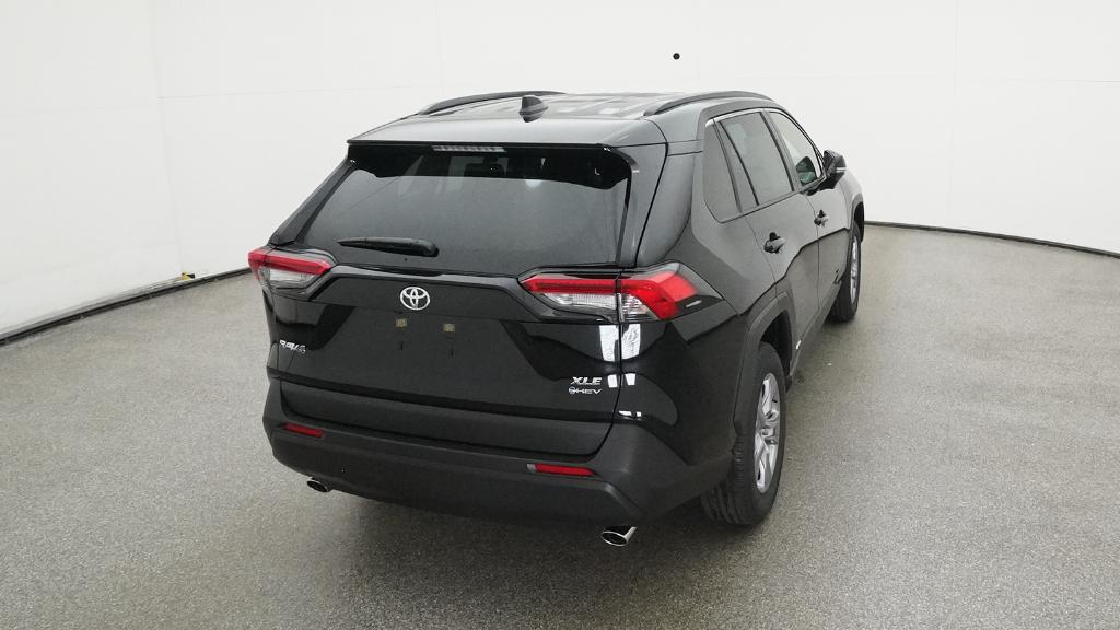 2025 Toyota RAV4 Hybrid XLE photo 2