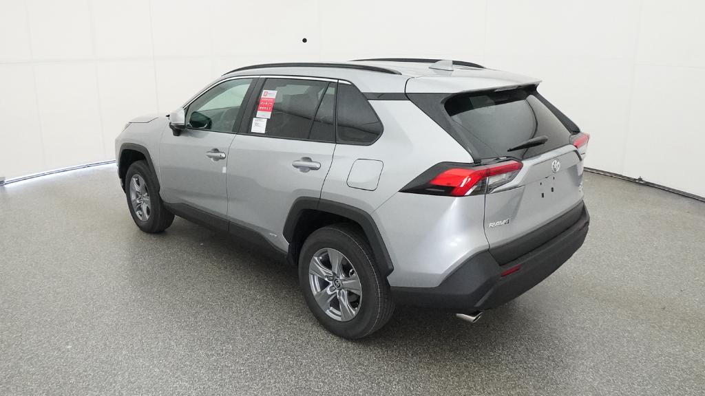 2025 Toyota RAV4 Hybrid XLE photo 2