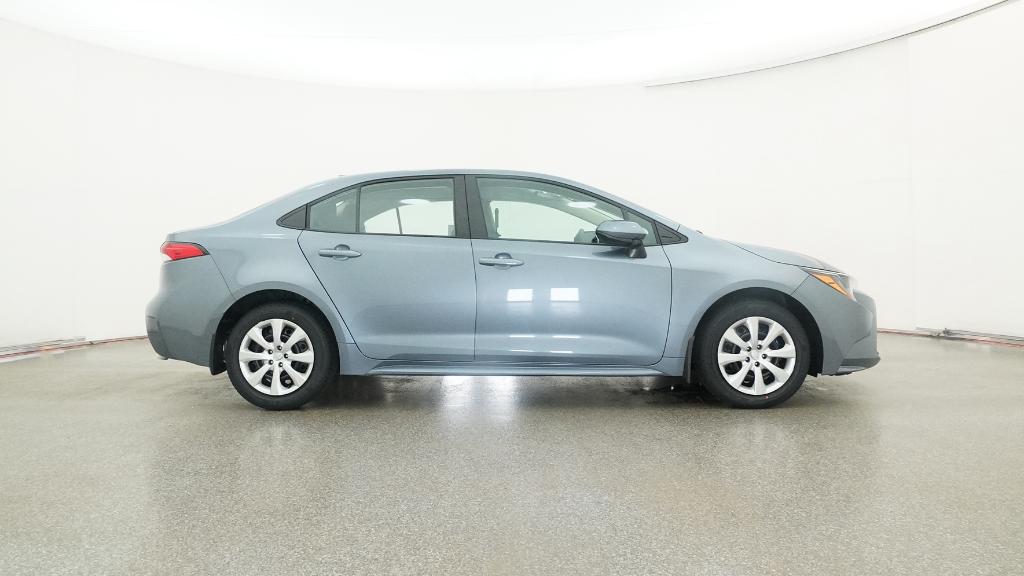 2025 Toyota Corolla LE photo 2