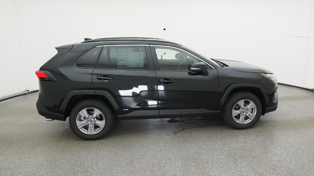 2025 Toyota RAV4 Hybrid XLE photo 4