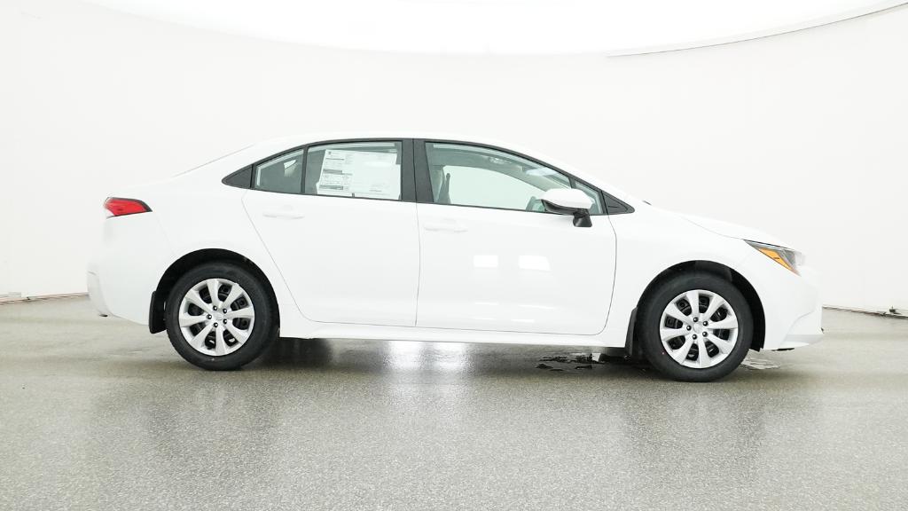 2025 Toyota Corolla LE photo 4