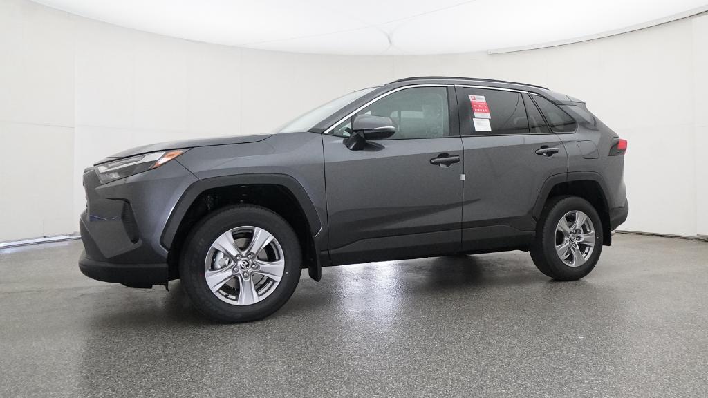 2025 Toyota RAV4 XLE photo 3