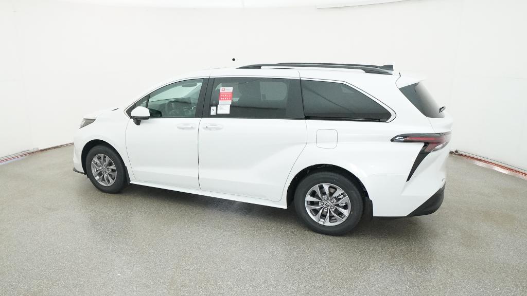2025 Toyota Sienna XLE photo 2