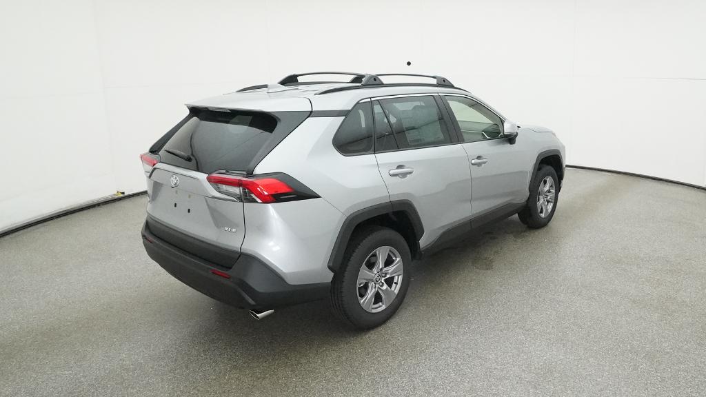 2025 Toyota RAV4 XLE photo 4
