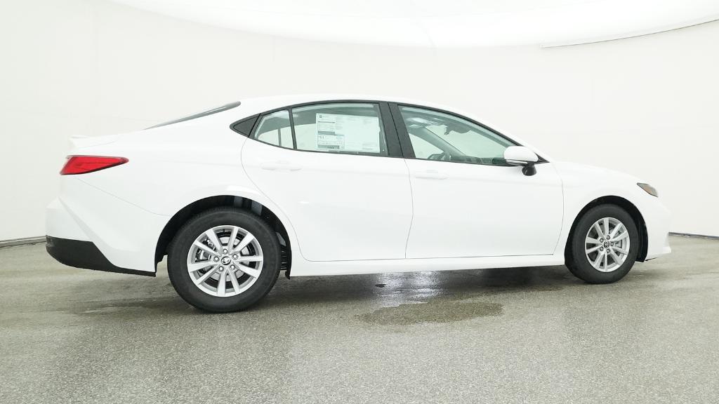 2025 Toyota Camry LE photo 18