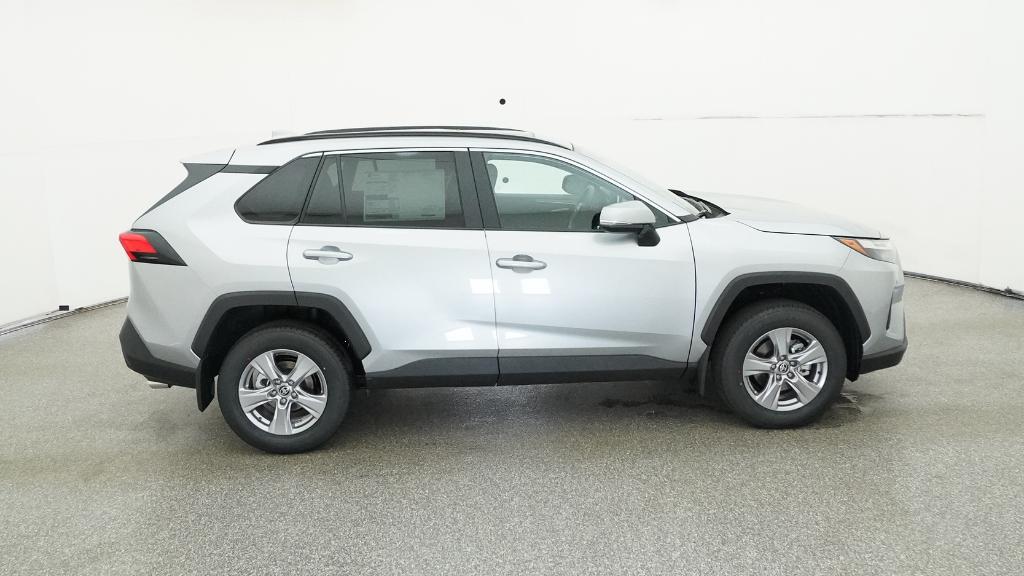 2025 Toyota RAV4 XLE photo 2