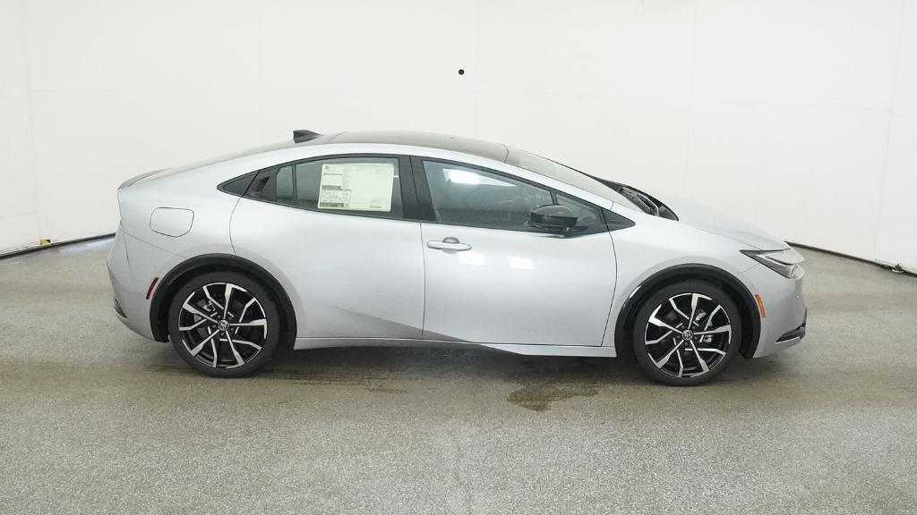 2026 Toyota Prius Plug-in Hybrid XSE Premium photo 3