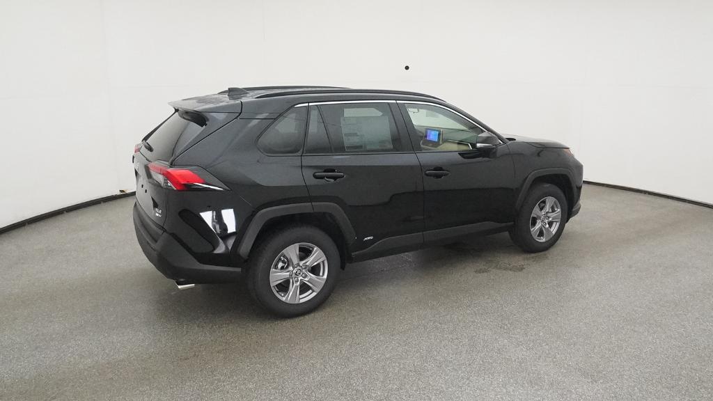 2025 Toyota RAV4 Hybrid XLE photo 3