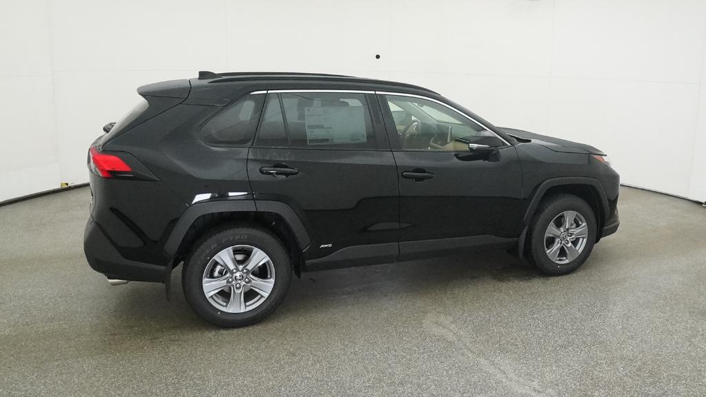 2025 Toyota RAV4 Hybrid LE photo 2