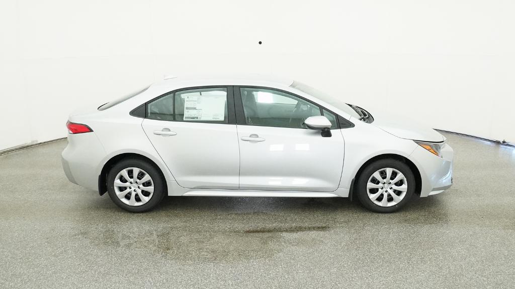 2025 Toyota Corolla LE photo 16