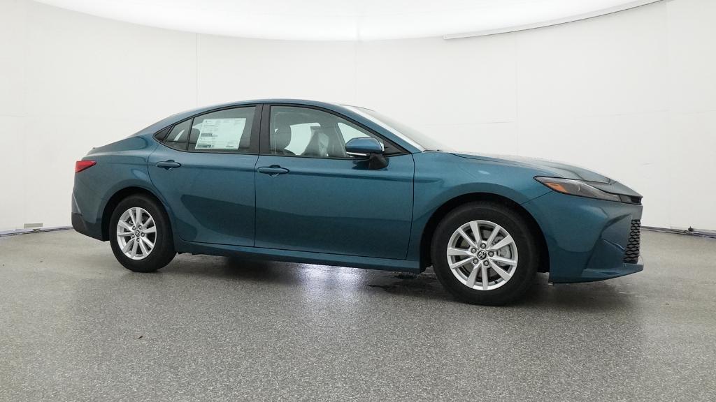 2025 Toyota Camry LE photo 14