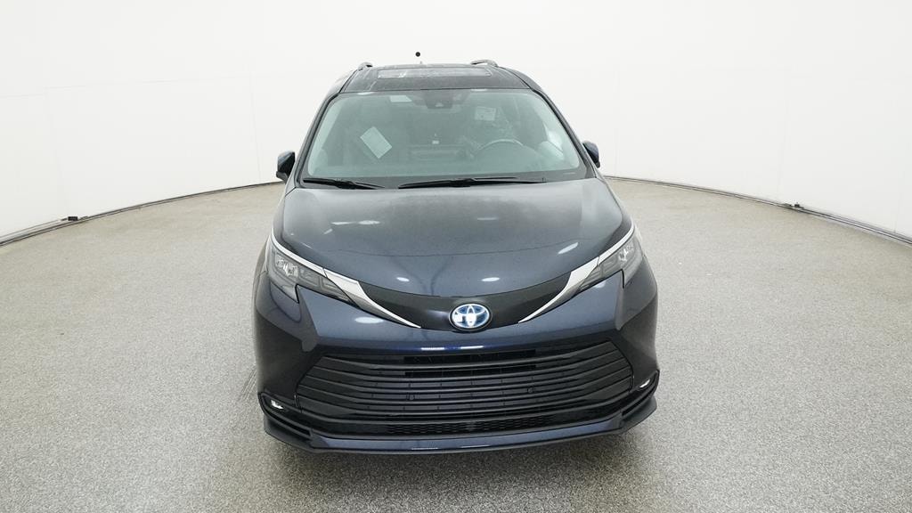 Used 2025 Toyota Sienna XLE Van Passenger Van