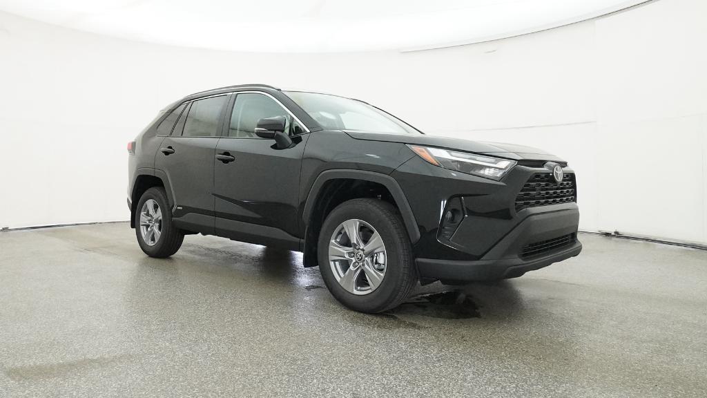 2025 Toyota RAV4 Hybrid XLE photo 3
