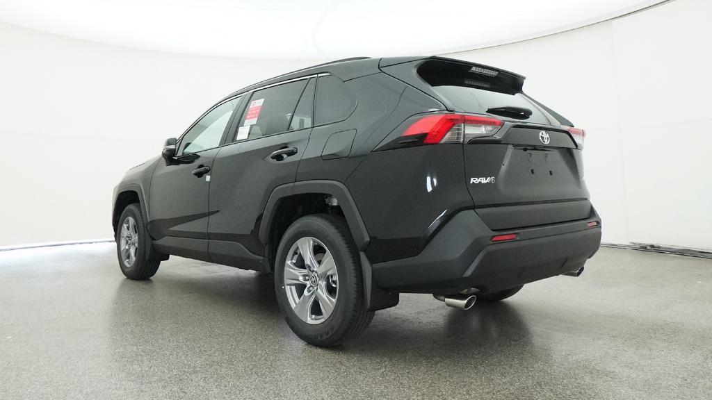 2025 Toyota RAV4 XLE photo 3