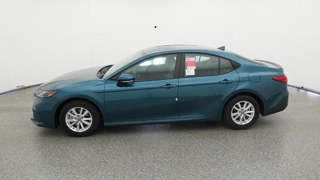 2025 Toyota Camry LE photo 11