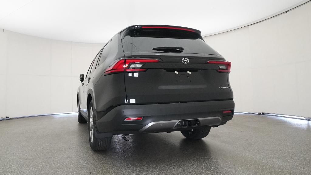 2025 Toyota Grand Highlander Limited photo 2