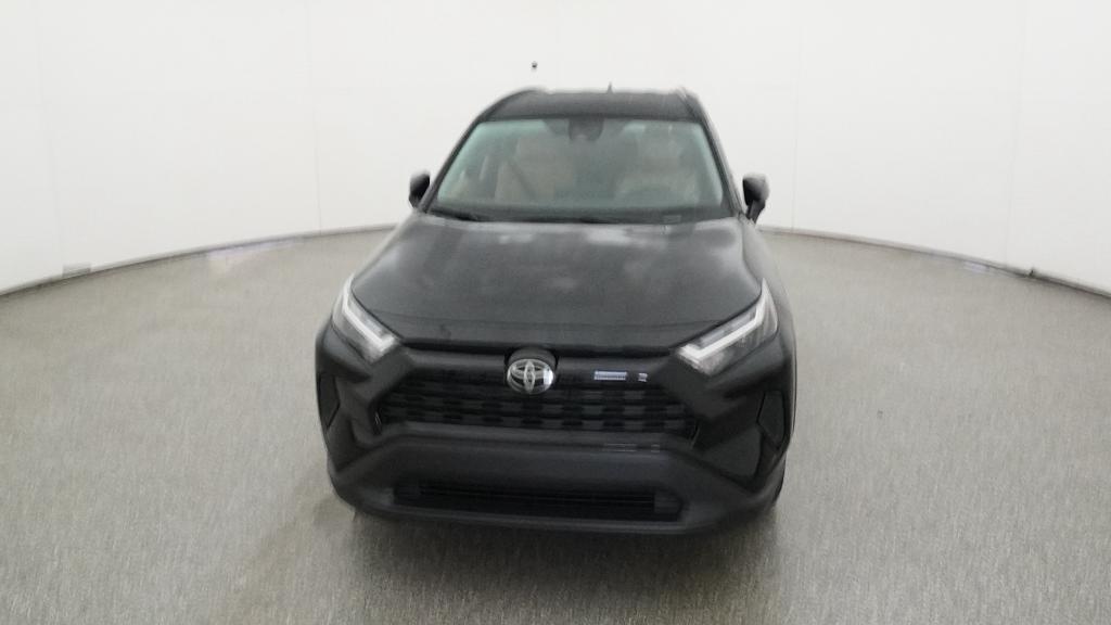 2025 Toyota RAV4 XLE photo 4