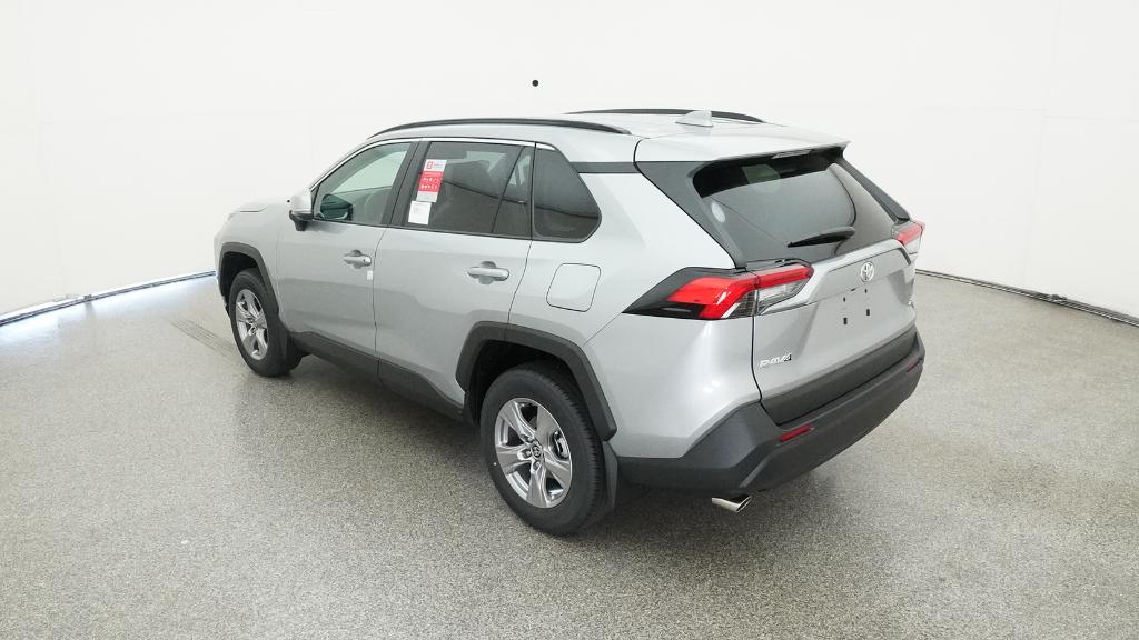 2025 Toyota RAV4 XLE photo 4