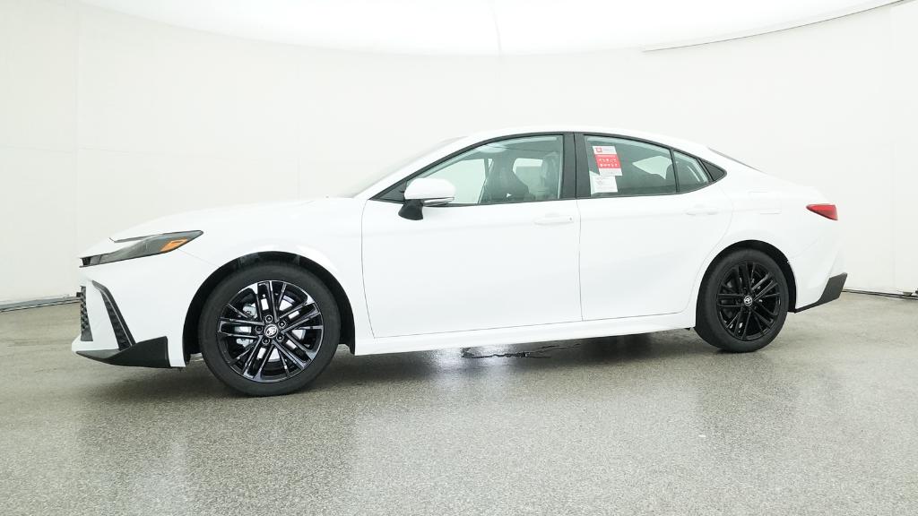 2025 Toyota Camry SE photo 13