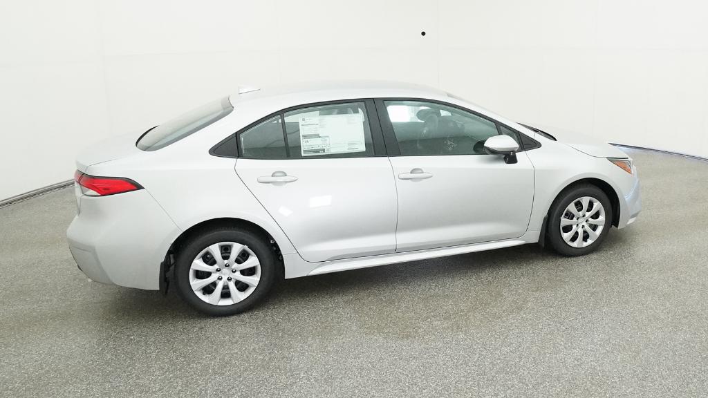 2025 Toyota Corolla LE photo 3
