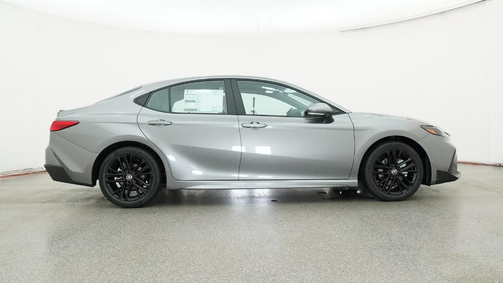 2025 Toyota Camry SE photo 4