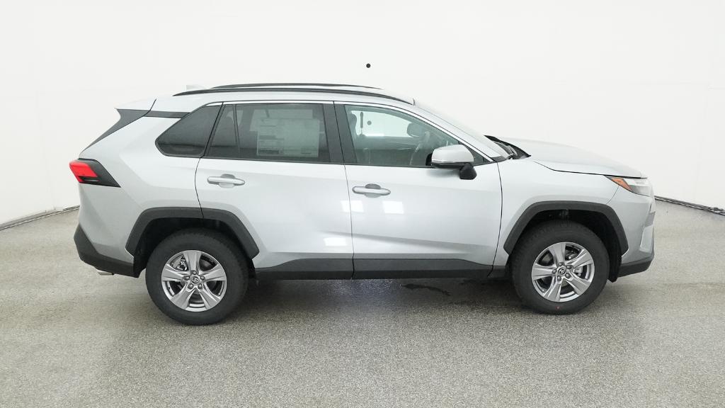 2025 Toyota RAV4 XLE photo 31