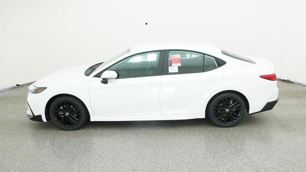 2025 Toyota Camry SE photo 7