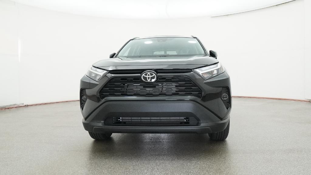 2025 Toyota RAV4 XLE photo 3