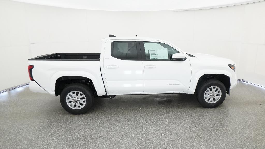2025 Toyota Tacoma SR5 photo 2