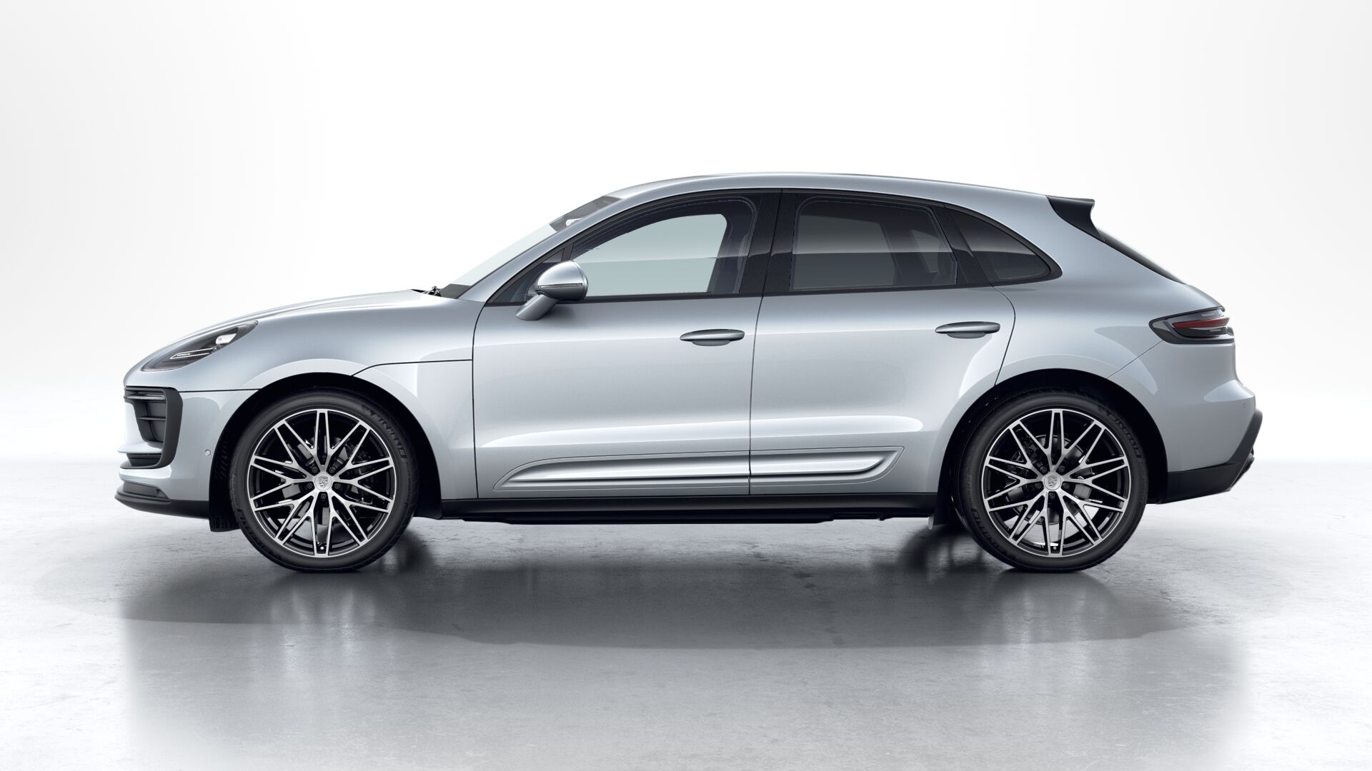 2025 Porsche Macan T photo 2