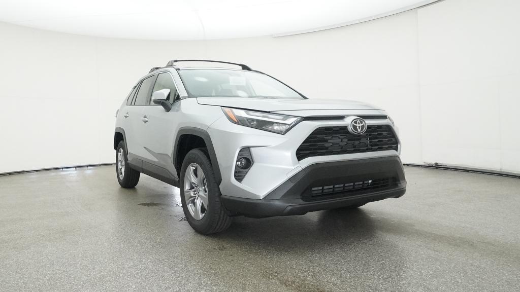 2025 Toyota RAV4 XLE photo 3