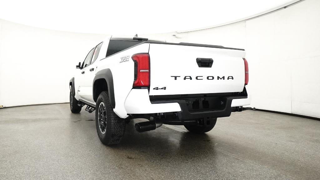 2025 Toyota Tacoma TRD Off-Road photo 3