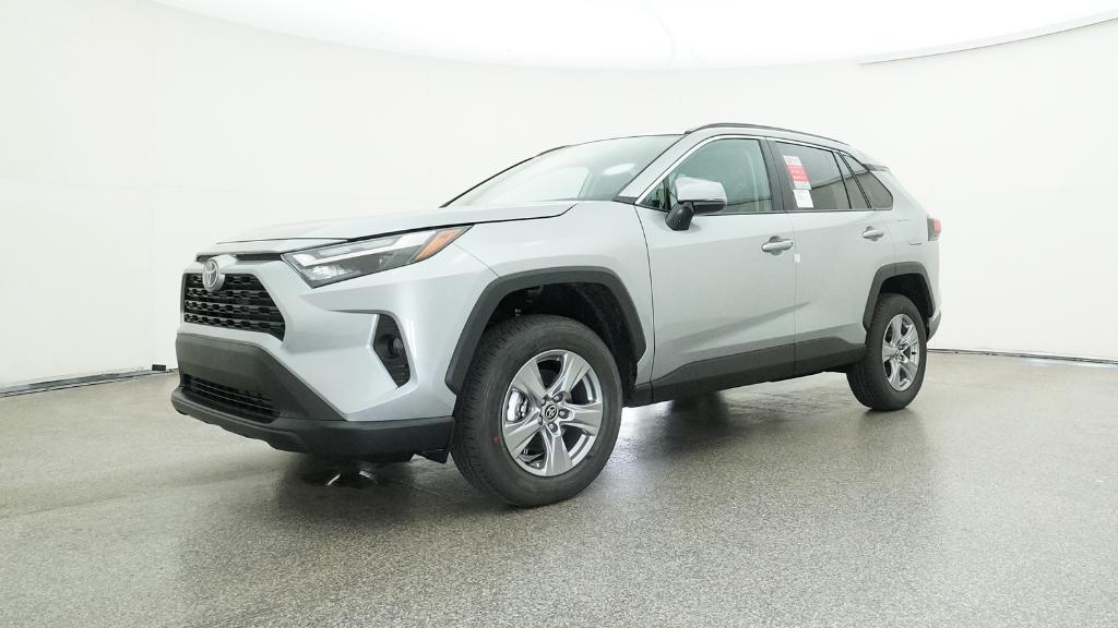 2025 Toyota RAV4 XLE photo 16