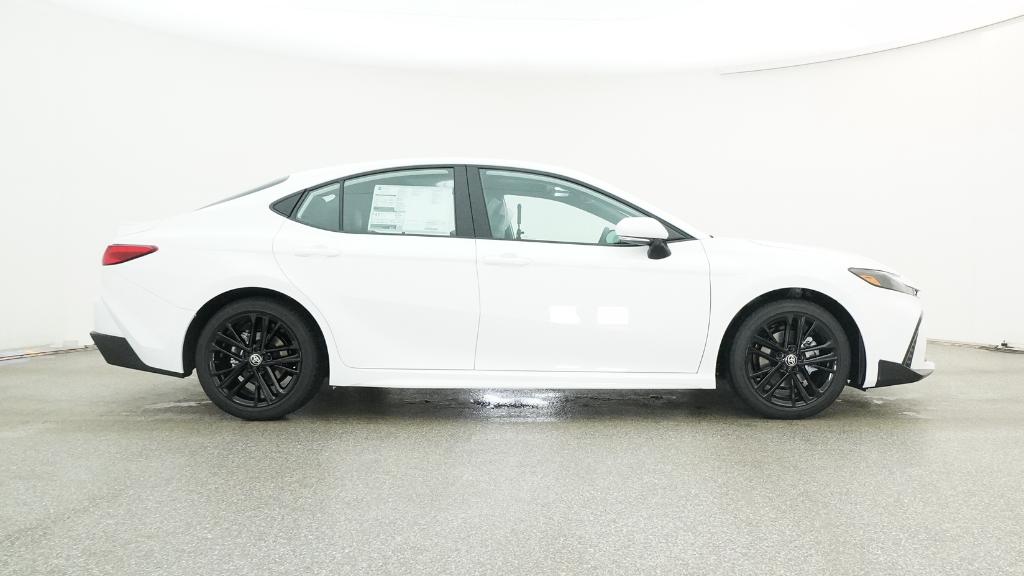 2025 Toyota Camry SE photo 3
