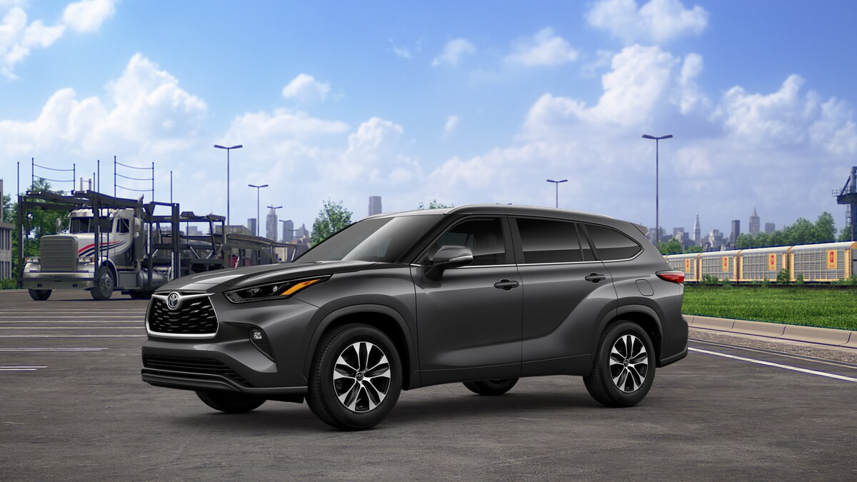 2025 Toyota Highlander XLE photo 2
