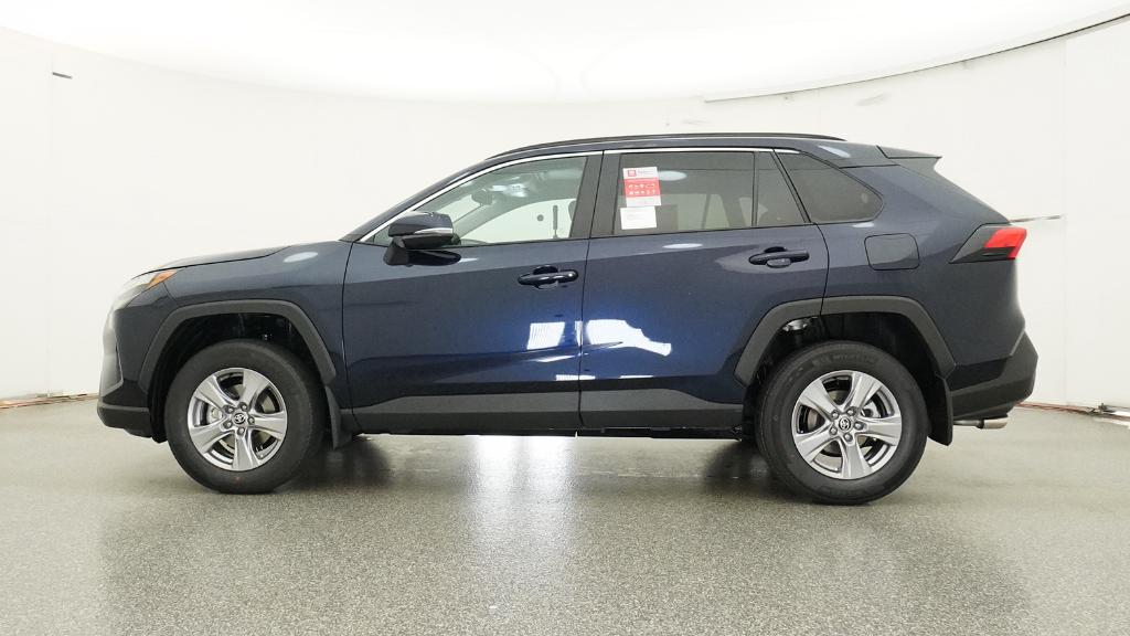 2025 Toyota RAV4 XLE photo 4