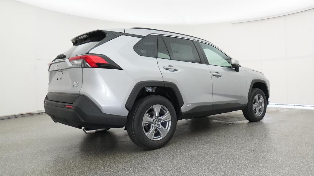 2025 Toyota RAV4 Hybrid XLE photo 3