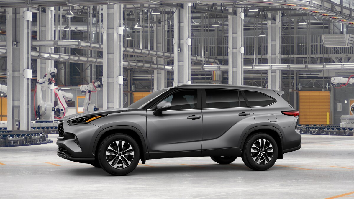 2025 Toyota Highlander XLE photo 3