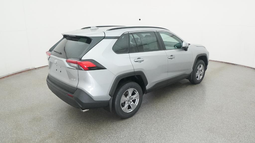 2025 Toyota RAV4 XLE photo 3