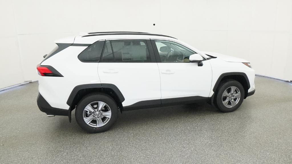 2025 Toyota RAV4 XLE photo 3