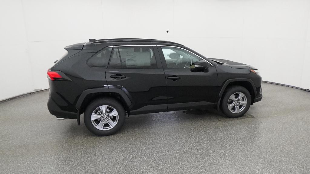 2025 Toyota RAV4 XLE photo 3