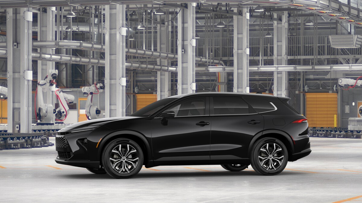 2025 Toyota Crown Signia XLE photo 3