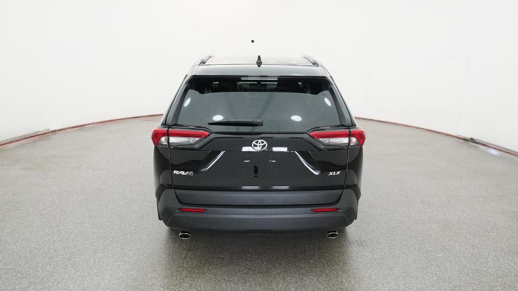 2025 Toyota RAV4 XLE photo 4