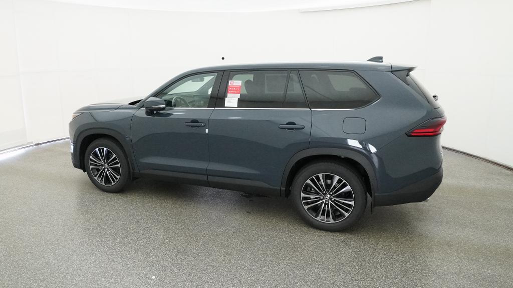 2025 Toyota Highlander Hybrid Platinum photo 2