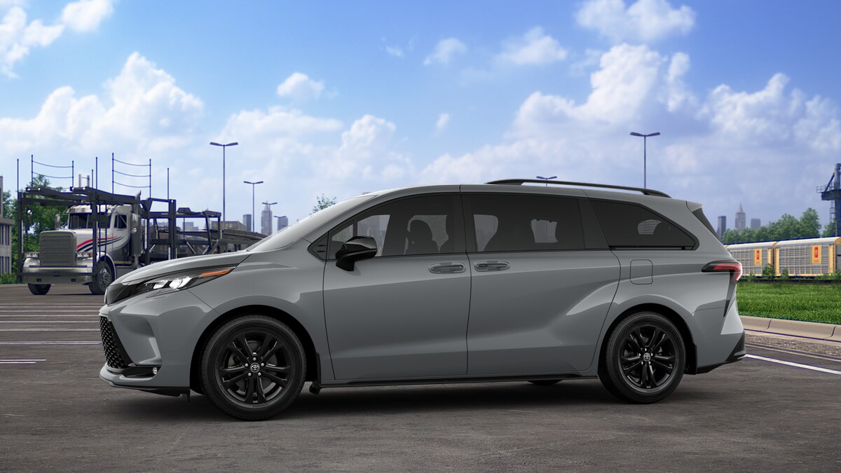 2025 Toyota Sienna XSE photo 3