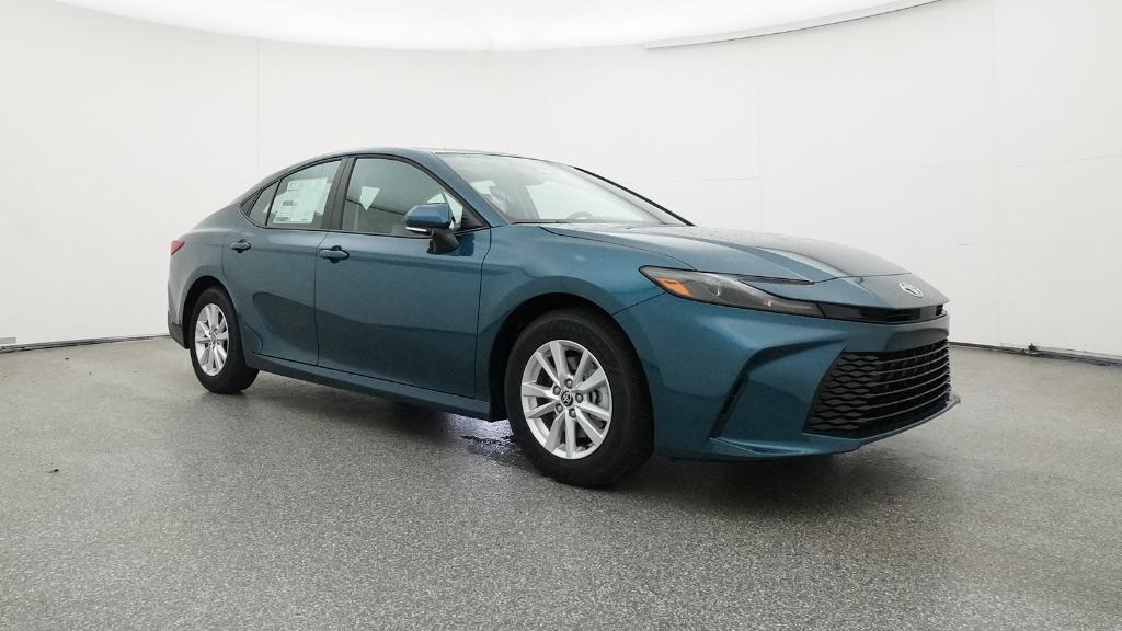 2025 Toyota Camry LE photo 5