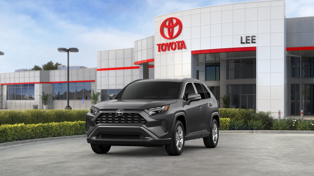 2025 Toyota RAV4 XLE's photo