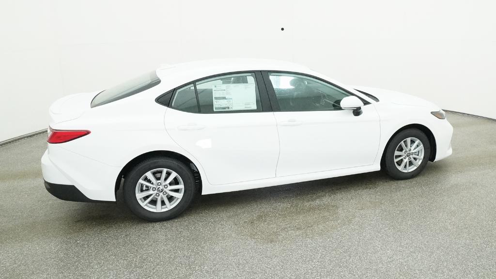 2025 Toyota Camry LE photo 4