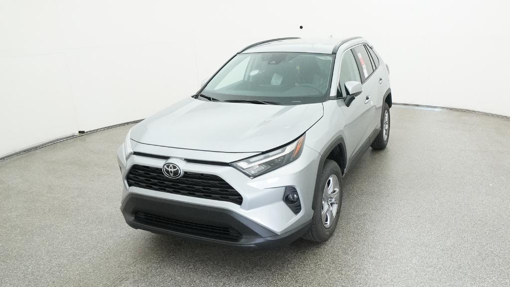 2025 Toyota RAV4 XLE photo 17