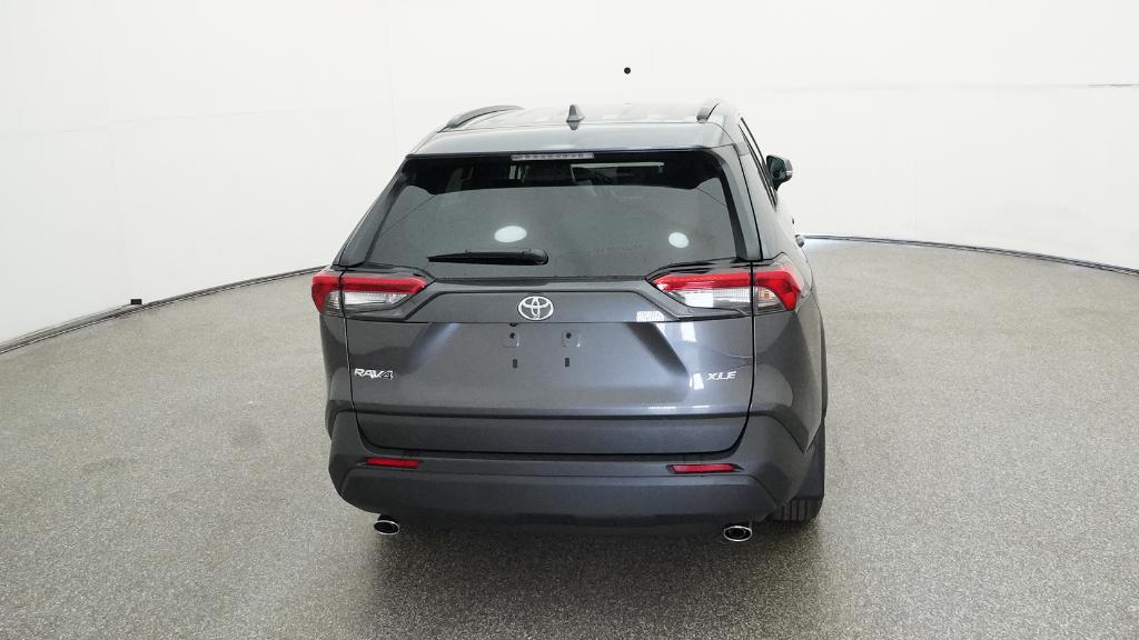 2025 Toyota RAV4 XLE photo 4